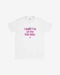 First date Baby tee – statement merch från Season