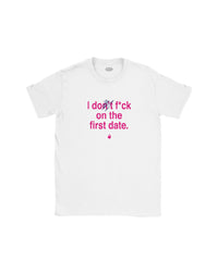 First date Baby tee – statement merch från Season