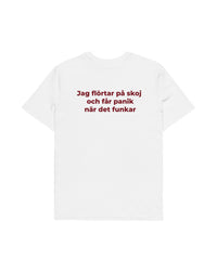 Flörtar på skoj T-shirt – statement merch från Season