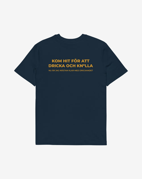 Dricka och kn*lla T-shirt – statement merch från Season