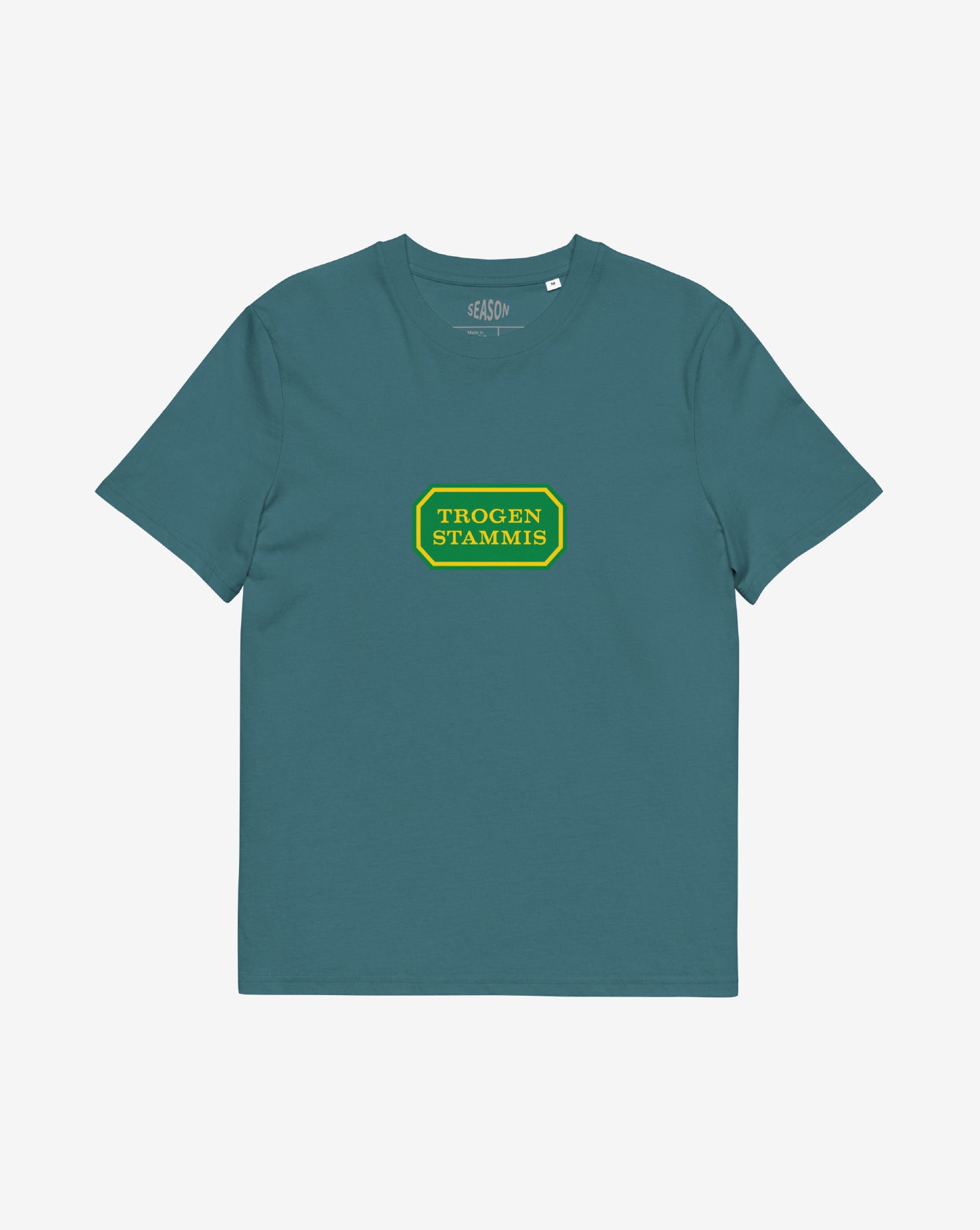Trogen stammis T-shirt – statement merch från Season