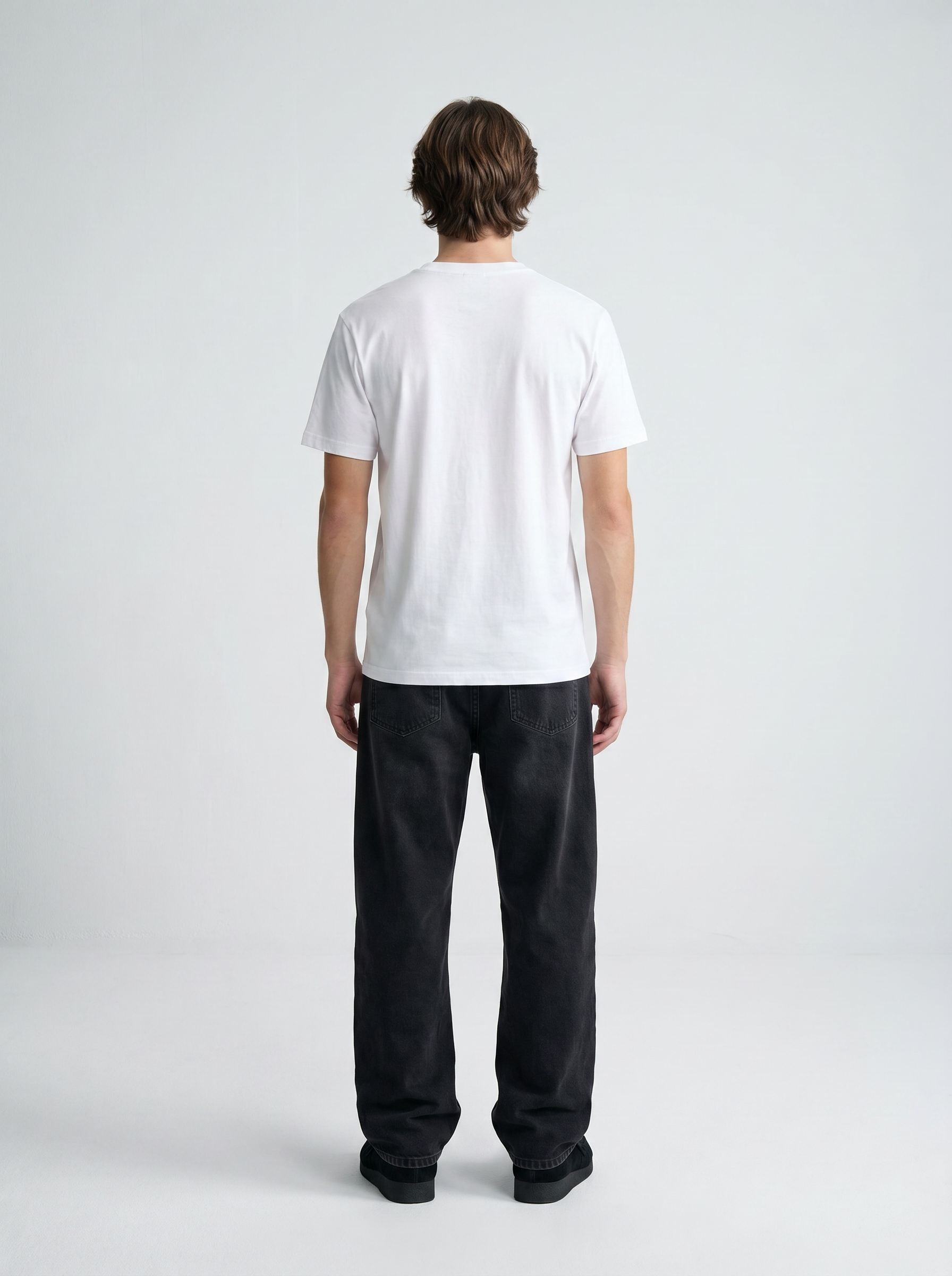 En lina för mycket T-shirt – statement merch från Season