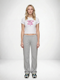 First date Baby tee – statement merch från Season