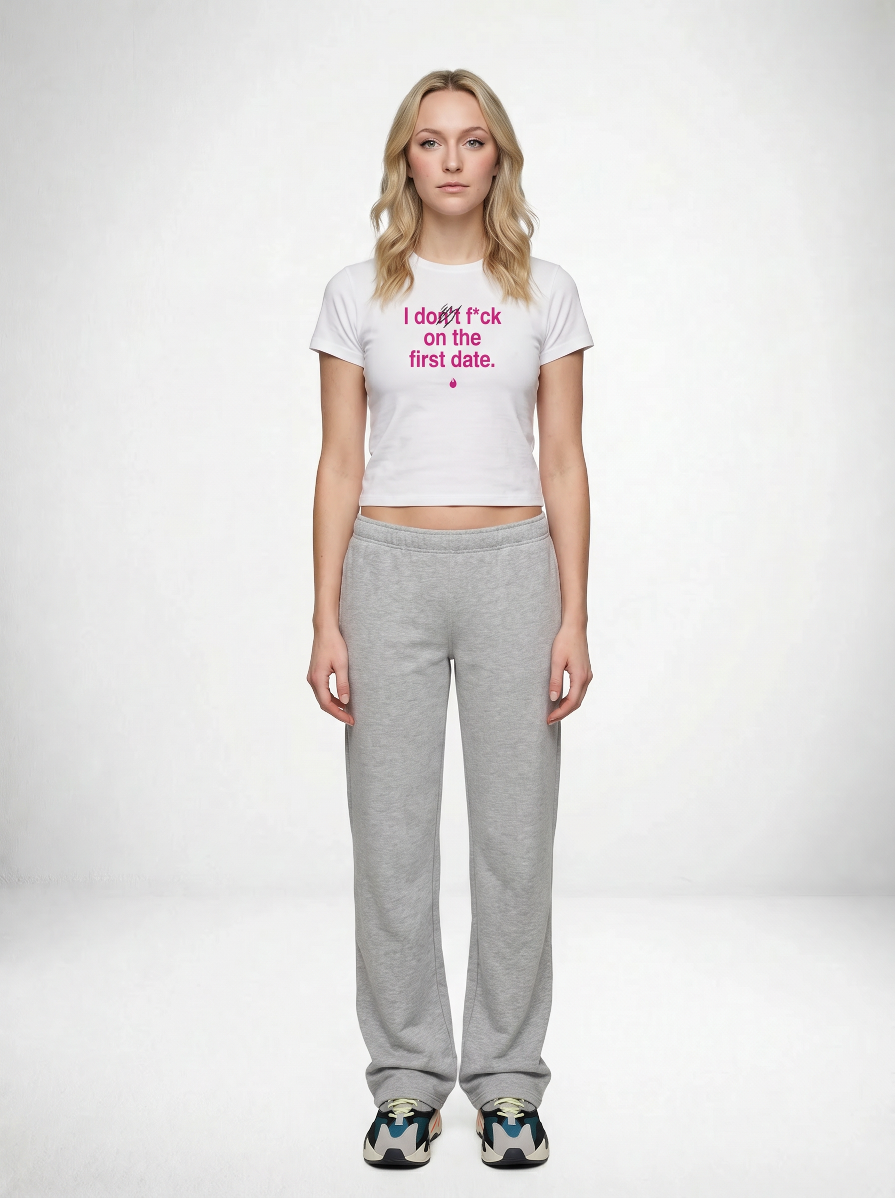 First date Baby tee – statement merch från Season