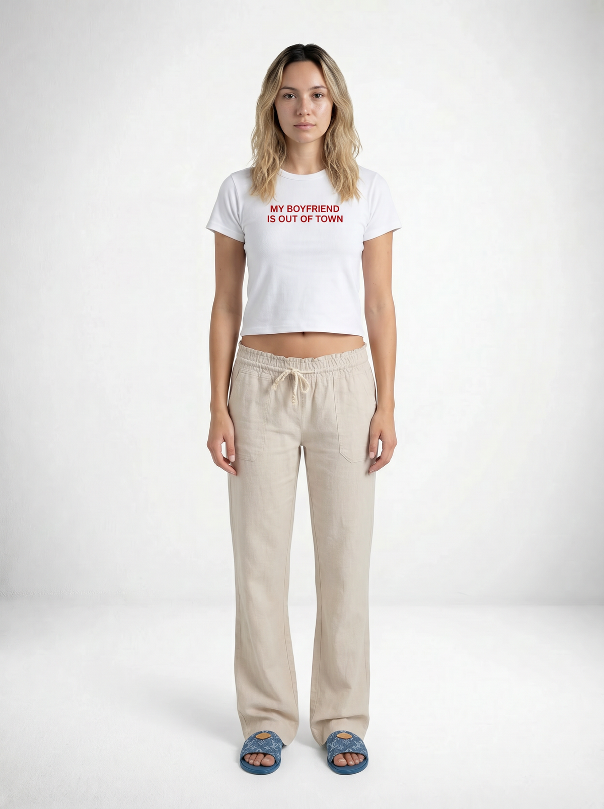 Out of town Baby tee – statement merch från Season