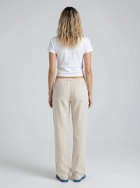 Out of town Baby tee – statement merch från Season