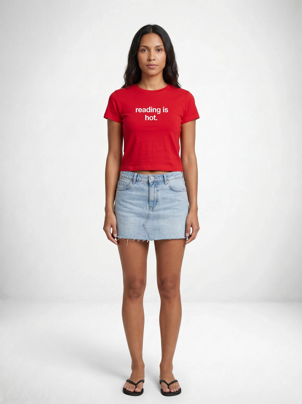 Reading is hot Baby tee – statement merch från Season